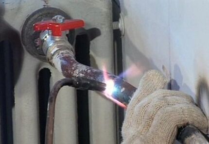 Gas welding of heating pipes 