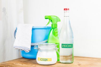 Popular remedies: baking soda and vinegar