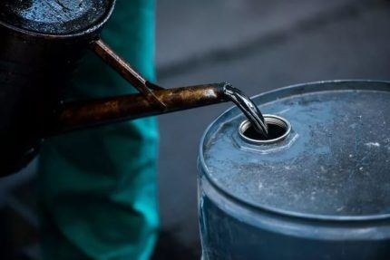 Draining waste into a barrel