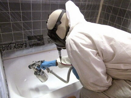 Restoring a bathtub using a spray gun