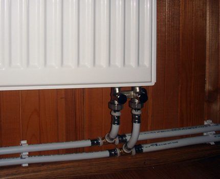 Connecting a panel radiator