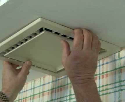 Installation de ventilation dans la salle de bain et les toilettes