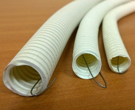 Flexible pipe with probe