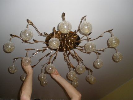 Lack of light in the chandelier