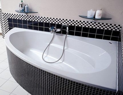 Acrylic bathtub of unusual shape