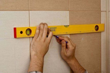 Marking on the wall using a level