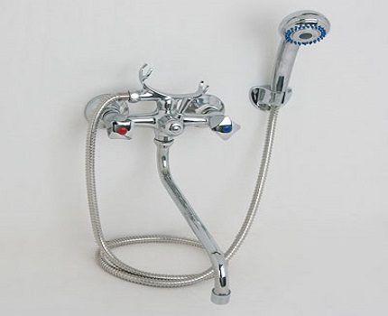 Axle-box bath-shower mixer