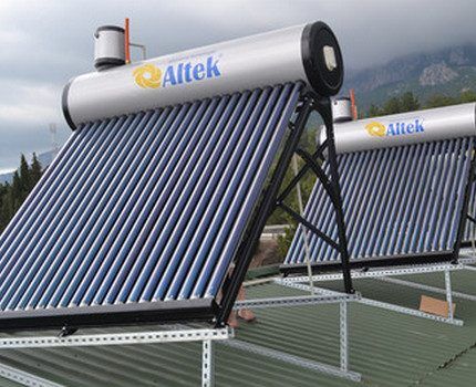 Solar collector and heat storage tank