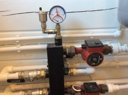 Pressure gauge for circulation pump