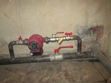Pump installation in an open system