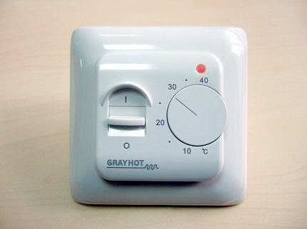 Programmable push-button thermostat