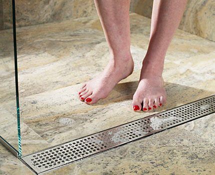Drain tray in the shower stall