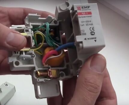 Structure interne du difavtomat