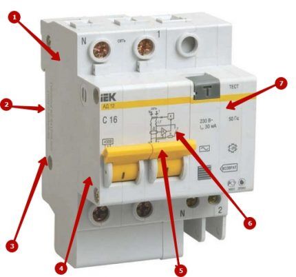 Double pole circuit breaker