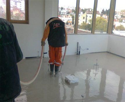 Pouring anhydrite screed