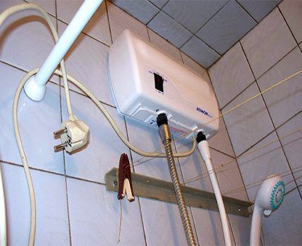 Ceiling-mounted water heater