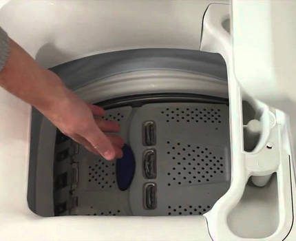 Top loading washing machine