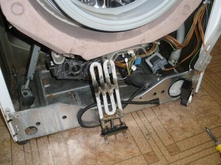 Dismantling the heating element of a washing machine