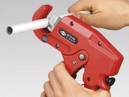 Manual mechanical pipe cutter