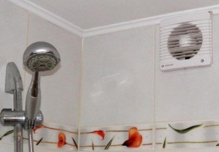 Ventilateur dans la salle de bain