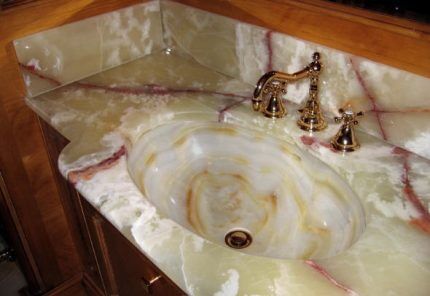 Onyx sink