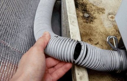Replacing the drain hose of a washing machine