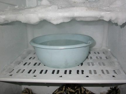 Accelerated defrosting of the refrigerator