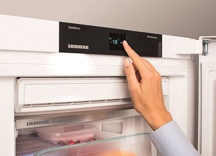 Adjusting the temperature in the freezer