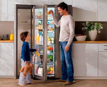 Samsung refrigerator with three doors