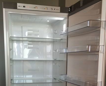 Refrigerator Sharp SJ-B236ZRSL from the inside