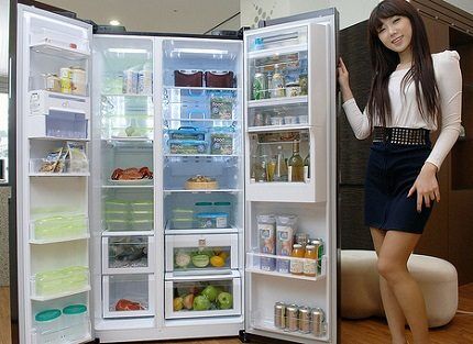 Multi-compartment refrigerators for large families