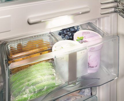 Gavetas FrostSafe em um refrigerador Liebherr