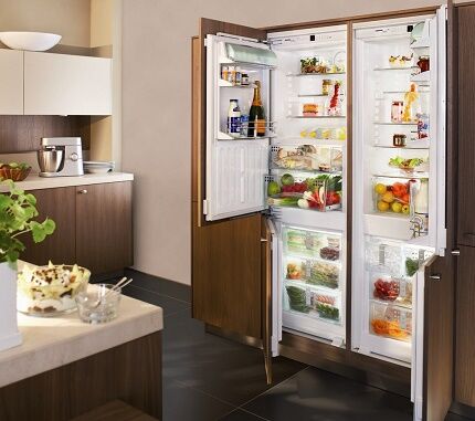 Multi-chamber Japanese refrigerator