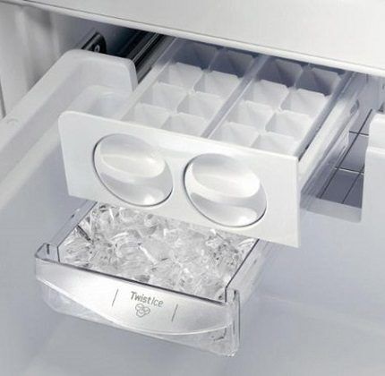 Special compartment for storing ice