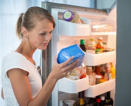 Storing foods with strong odors