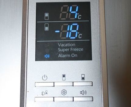 Refrigerator temperature indicator