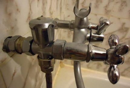 Installing a faucet on a mixer
