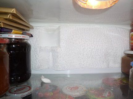 Snow in the refrigerator compartment