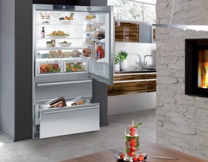 Réfrigérateur de marque Liebherr à l'intérieur