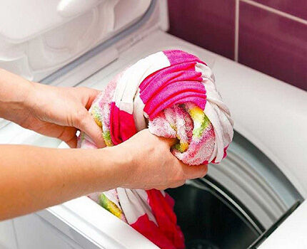 Loading laundry into a vertical washing machine