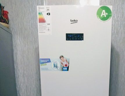 Information stickers on the refrigerator body