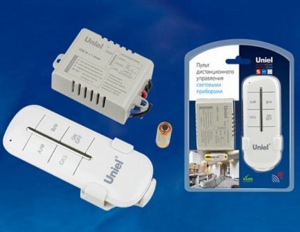 Dispositiu radiocontrolat amb comandament a distància