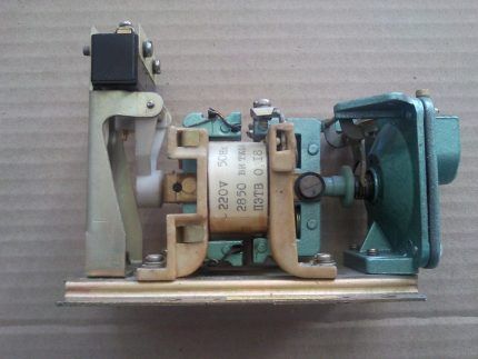 Pneumatic time relay