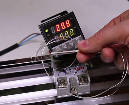 Connecting a temperature sensor to a relay