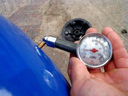 Hydraulic tank pressure