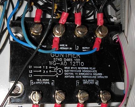 Relay with two control loops