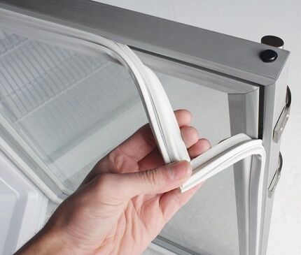 Replacing the refrigerator compartment seal