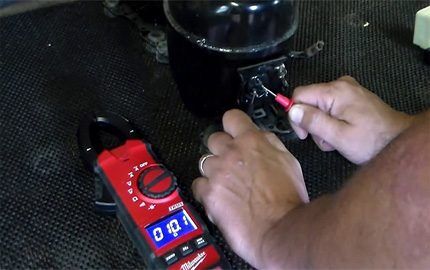 Checking the compressor using a multimeter