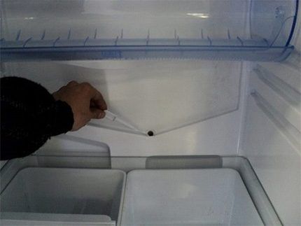 Refrigerator drain hole location