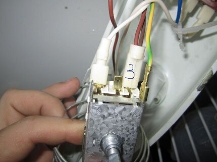 Replacing the thermostat of a Stinol refrigerator